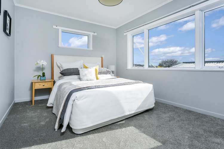 1/1 Anne Road Hillcrest_5