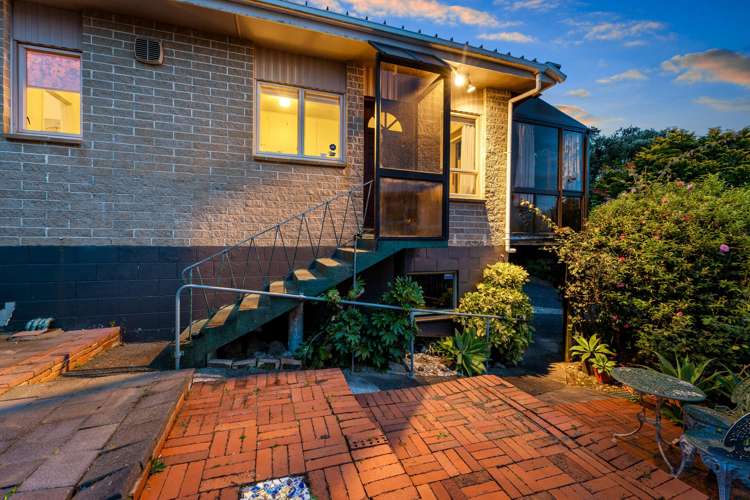 2/11 Ayton Drive Totara Vale_2