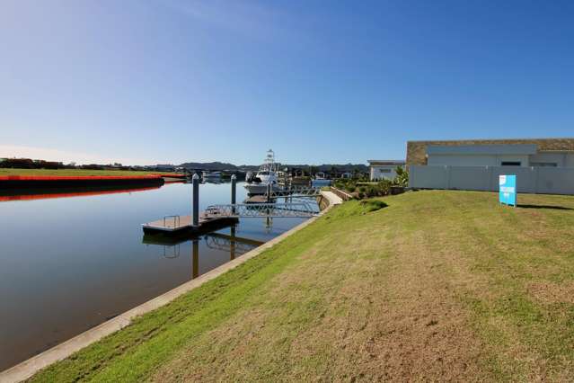 Large Canal Front Section