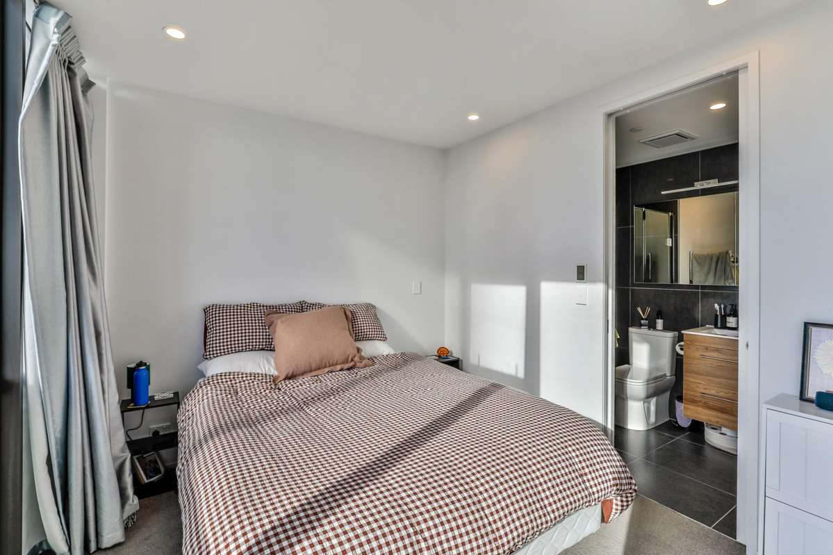 502/10 Auburn Street_3