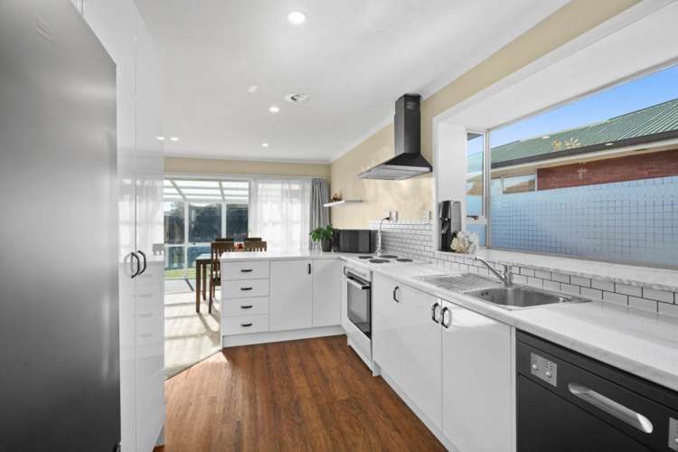 13 Kathleen Crescent Hornby_6