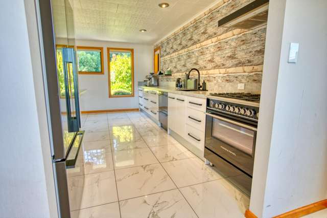 169 Coulson Road Paroa_4