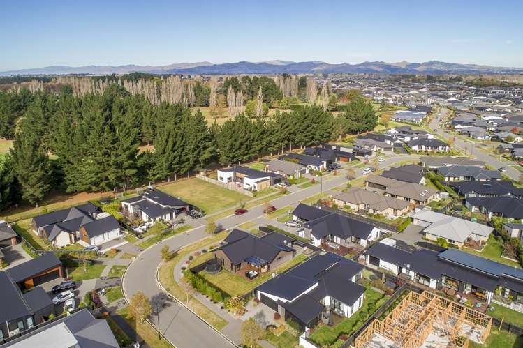 10 Kohunga Crescent Bottle Lake_18