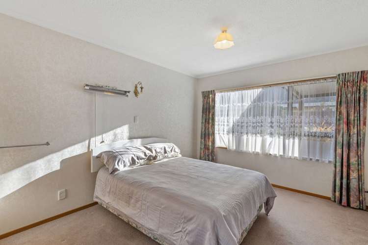 2/50 Ambleside Drive Burnside_7