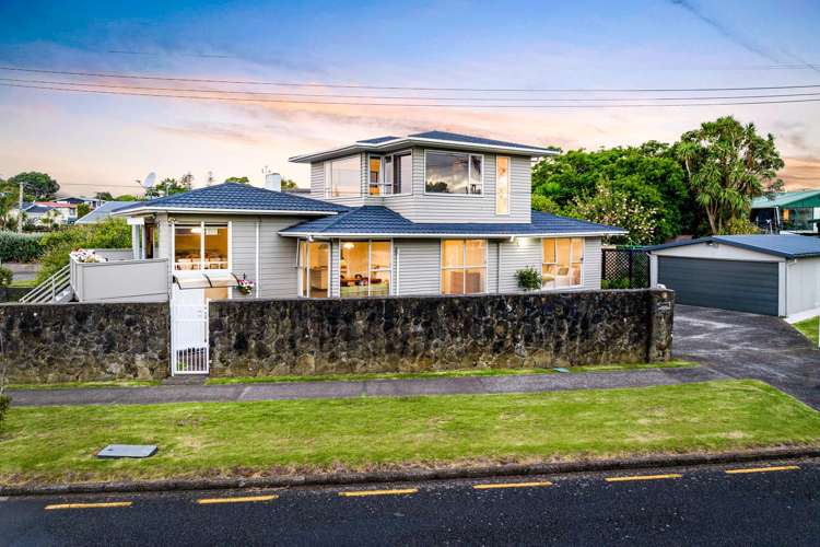 2 House Avenue Mangere Bridge_31