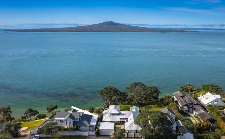 24 Hamana Street Narrow Neck_11