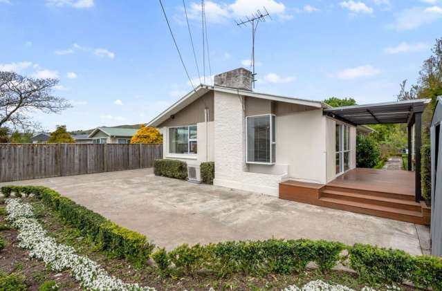 LARGE WITHERLEA HOME CLOSE TO WITHERLEA SCHOOL