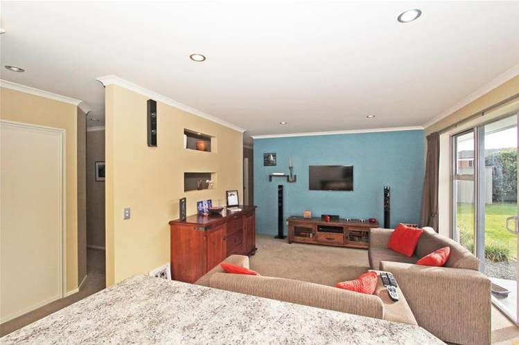 61 Covent Drive Stoke_5