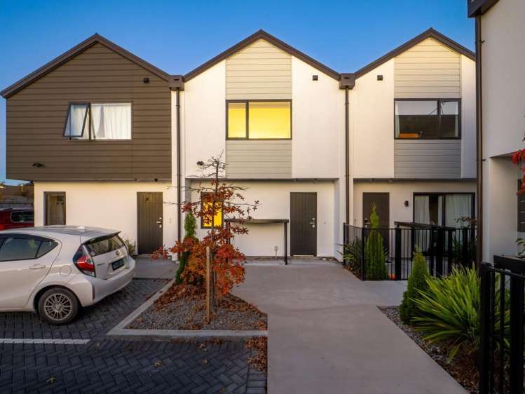 2/15A Bunyan Street_0