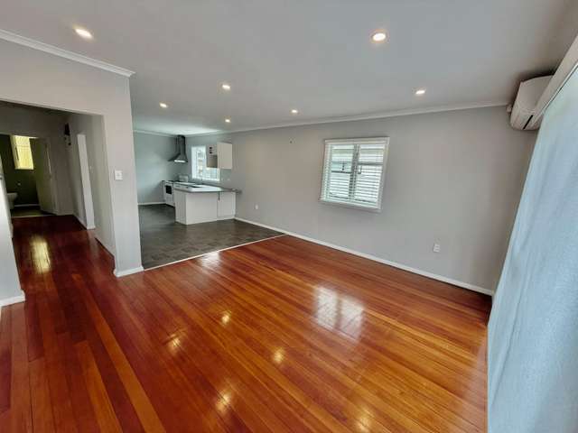  105 Main Road Wainuiomata_4