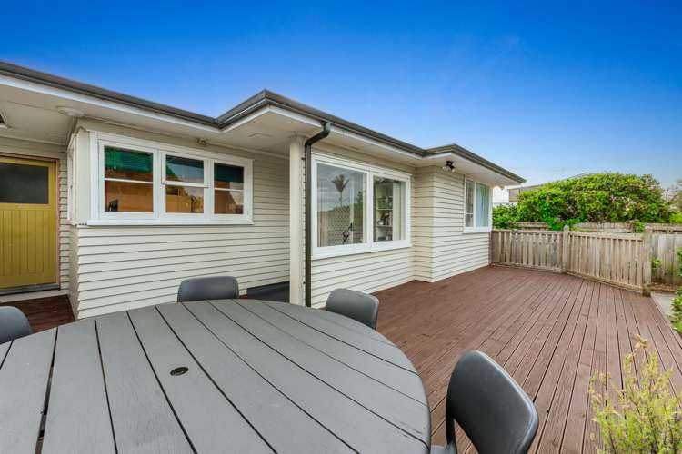 17 Muir Avenue Mangere Bridge_14