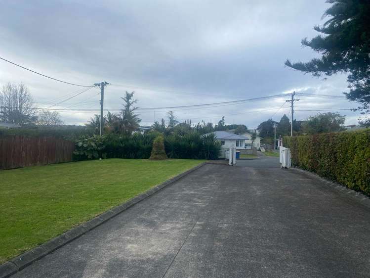 12 Amberley Avenue Te Atatu South_22