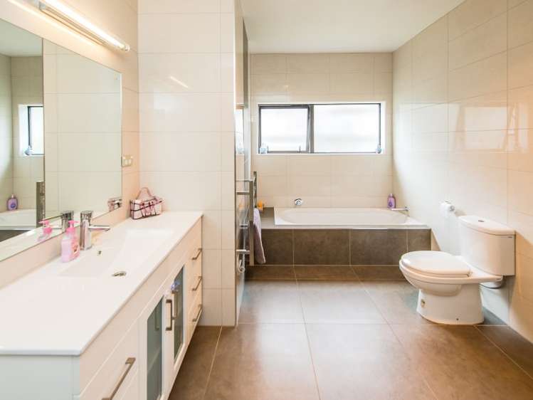 20 Lithgow Drive Otamatea_11