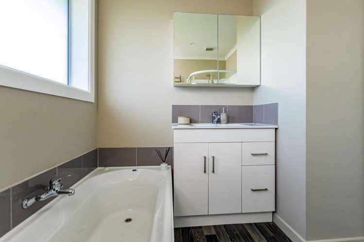 46 Pages Road Marchwiel_14