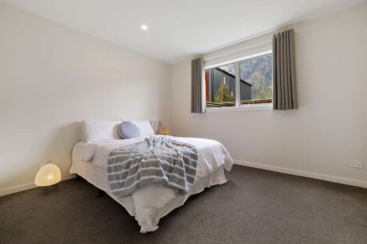27 Bale Road Queenstown_16