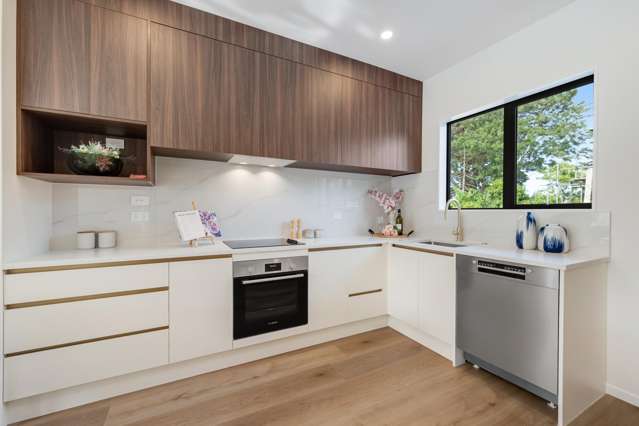 2/140 Edgewater Drive Pakuranga_1