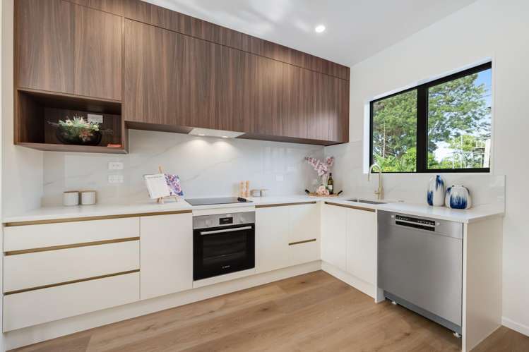 2/140 Edgewater Drive Pakuranga_1