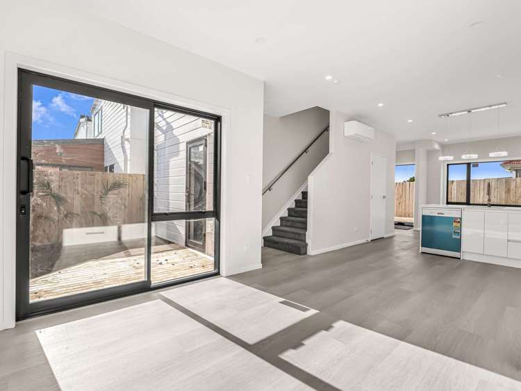 3/7 Kingfisher Place_3