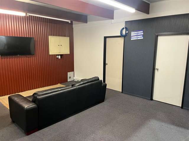 Unit 4 at 550 Te Rapa Road Te Rapa_1