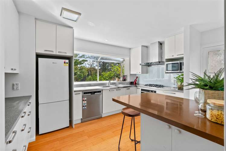 65 Woodbury Street Russley_6