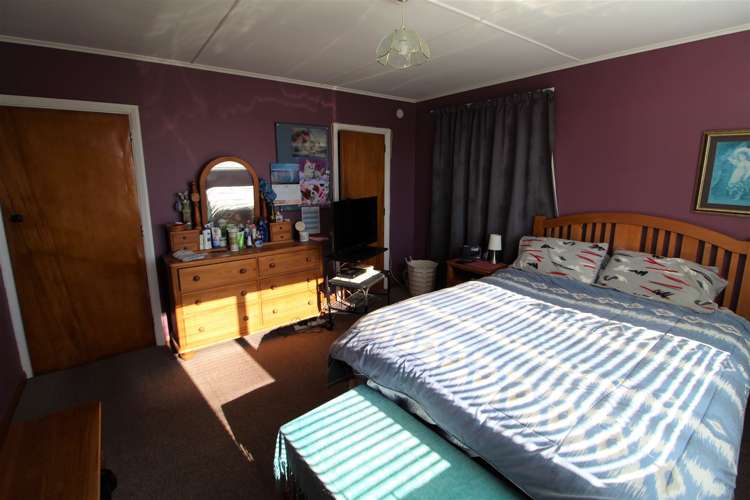 12 Pages Road Marchwiel_6