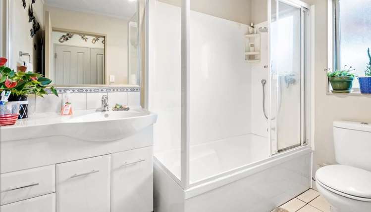 2A Royal View Road Te Atatu South_4