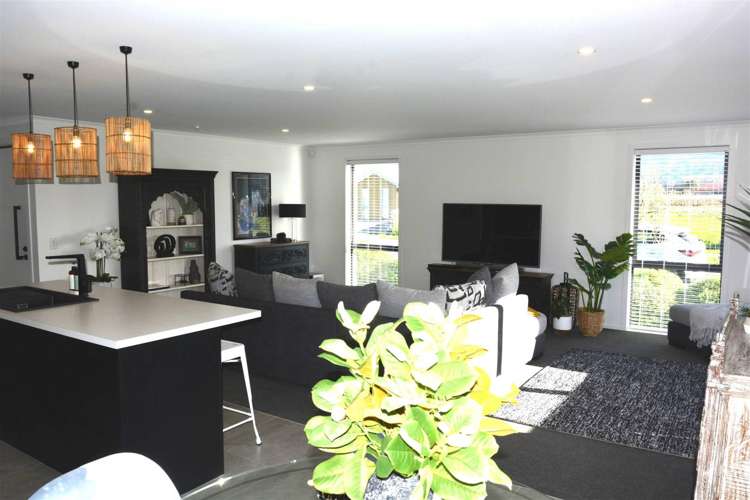 27 Kuini Place_5