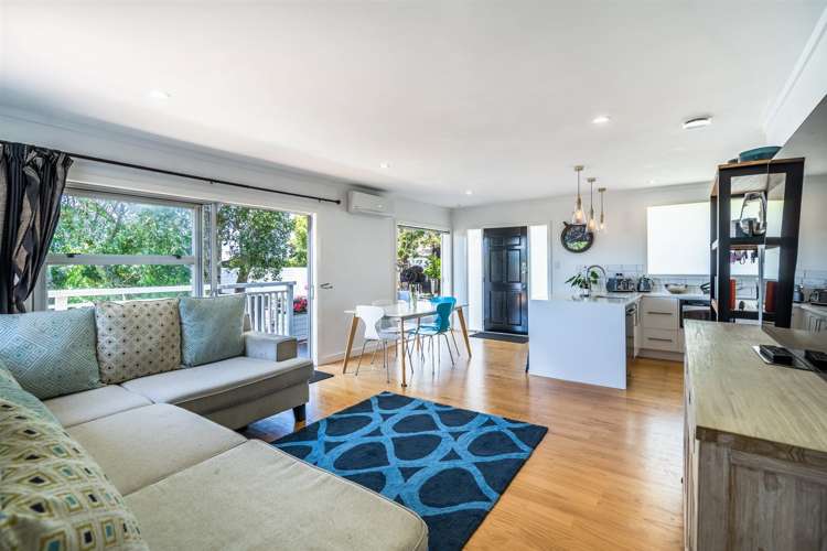 8 Castleton Street Birkdale_12