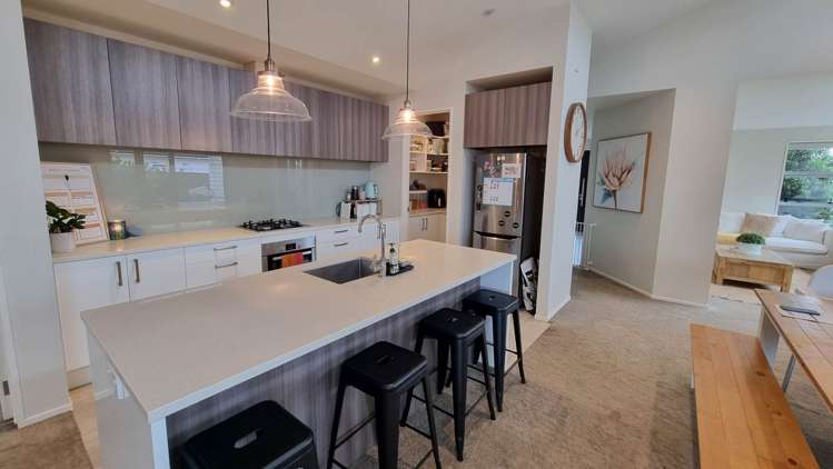 21 Defender Crescent Beachlands_2