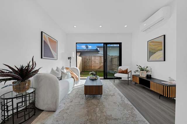 Freshly Built 2 Bed + Stuty in Peninsula