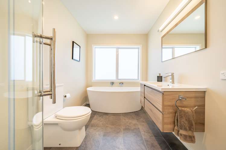 6 Poulson Grove Trentham_18