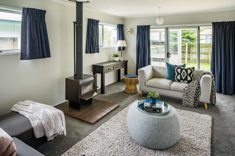 22 Helvetia Grove Naenae_3