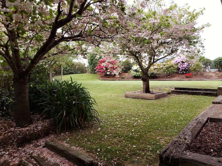 184 Pages Road Marchwiel_16