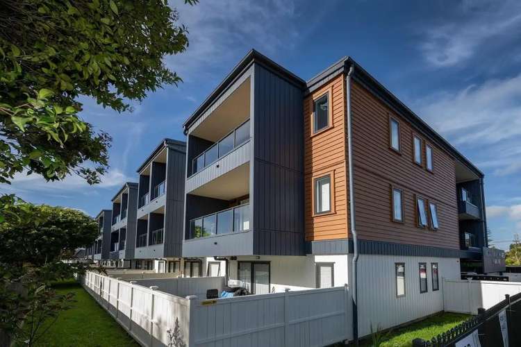 8 Gray Ave 2371_0