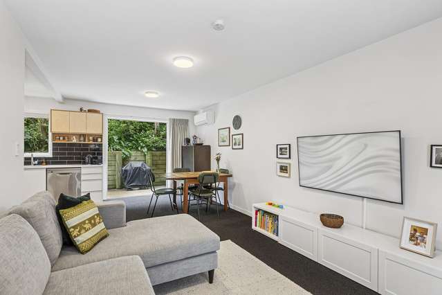 8/74 Derwent Street Island Bay_3