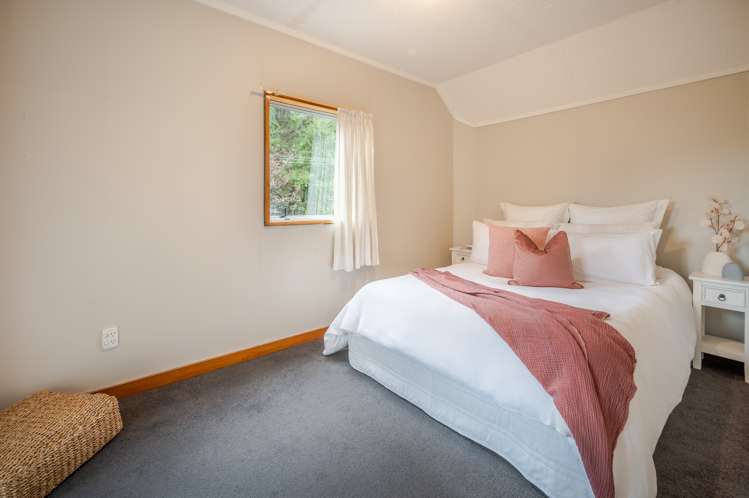 13 Selwyn Avenue Akaroa_12