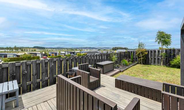 Lakeside Living with Stunning Views