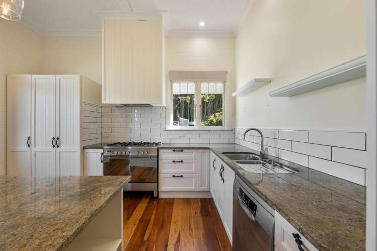 1106 Egmont Road Egmont Village_6