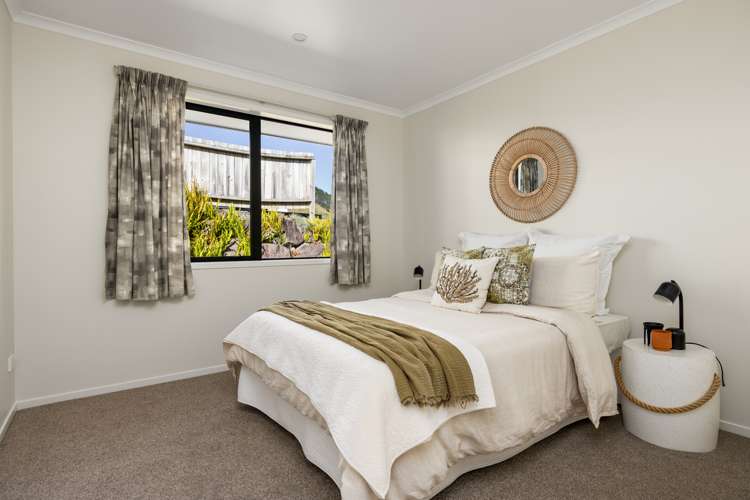 302 Ballintoy Park Drive Welcome Bay_7