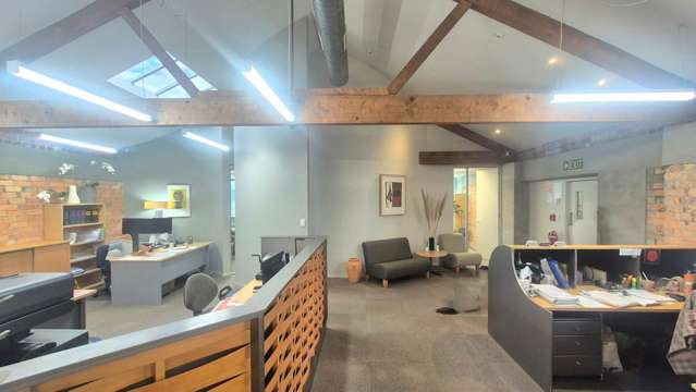 RARE TAKAPUNA CHARACTER OFFICE - ACT FAST