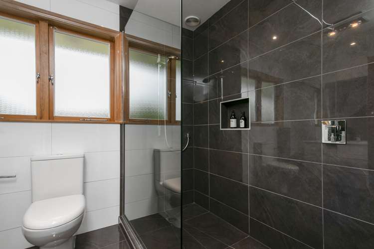 32 Woodward Avenue Mangere Bridge_12