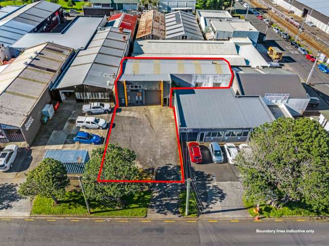 MIXED USE WAREHOUSE ON FREEHOLD SITE