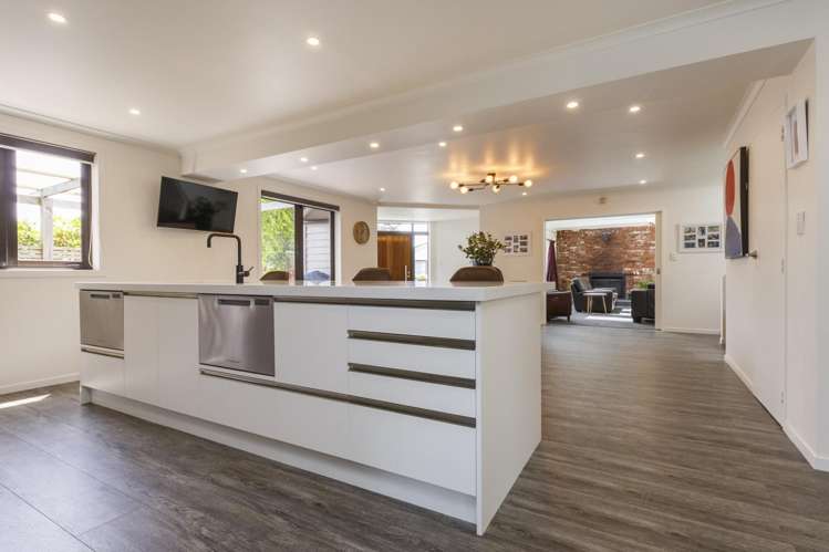 2 Huata Place West End_9