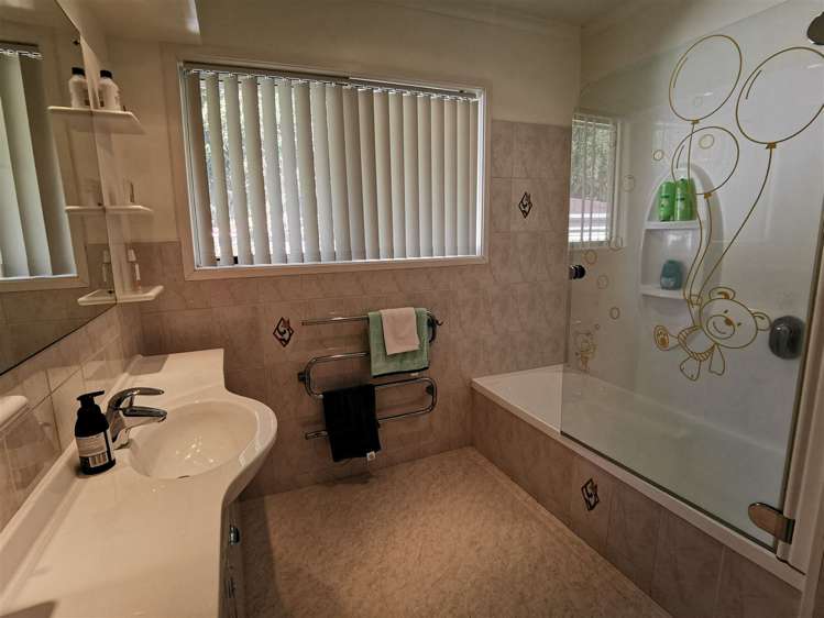 22 Forest Glen Orewa_11