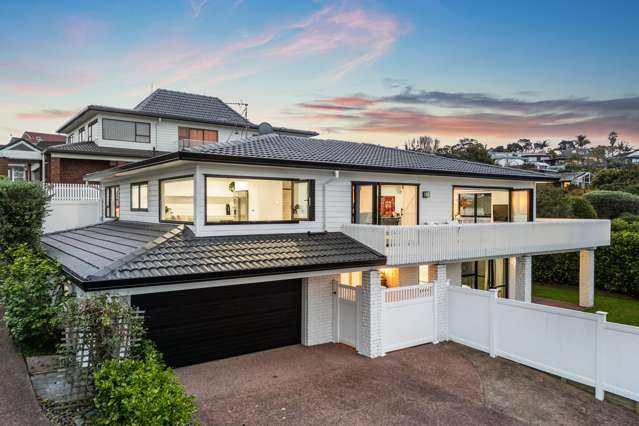 Coastal Luxury | Rangitoto Views | Double Westlake