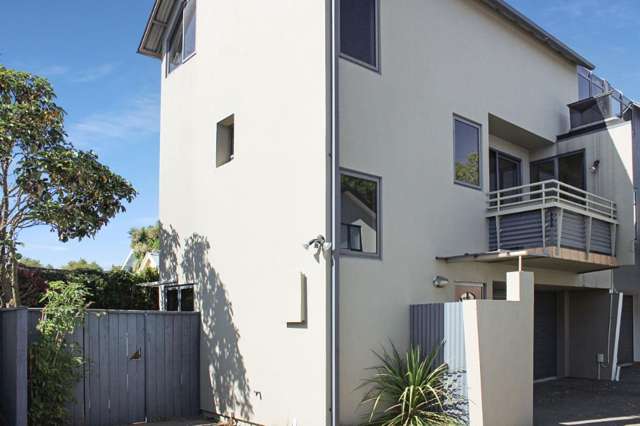 Modern Townhouse Within The Four Aves