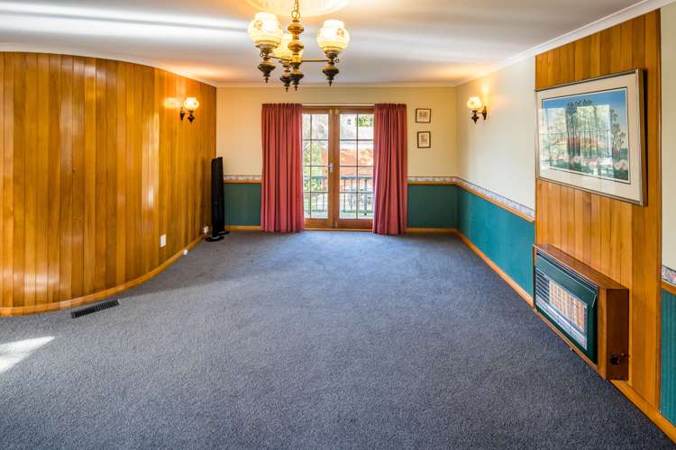 2 Elphinstone Avenue Strathmore Park_11