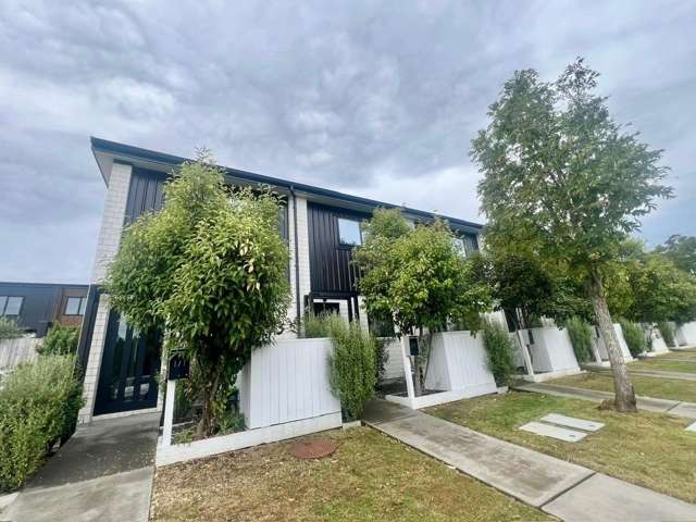 Great location, Quiet Street and  close to the Beach and Walkways