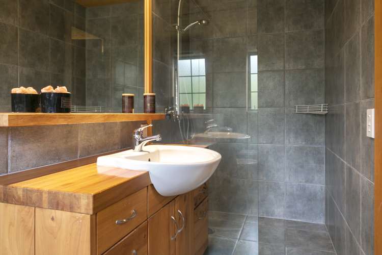 200 Mangaroa Street Tokaanu_21