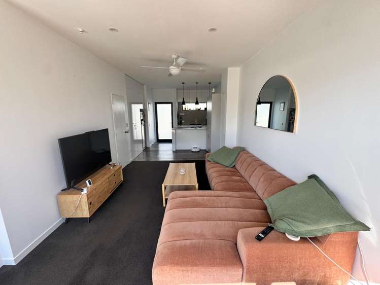 14/6 Oswald Crescent Paparangi_10